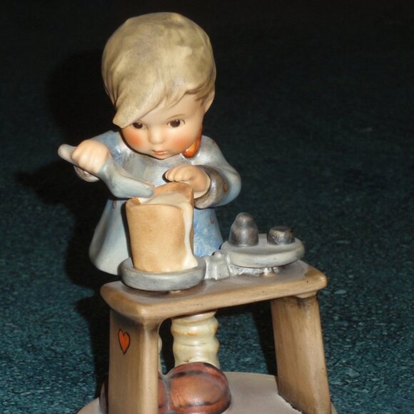 "A Fair Measure" Goebel Hummel Figurine #345 TMK5 ULTRA RARE EYES OPEN VERSION! - Picture 1 of 9
